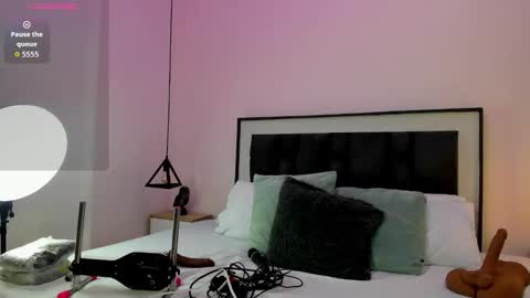 Ayla online show from October 2025 02:34:01 AM