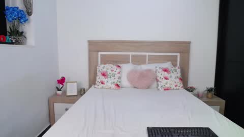 Snapshot of aylin_ross chatting on November 2025 07:58:01 PM Aylin Ross online show from November 2025 07:58:01 PM