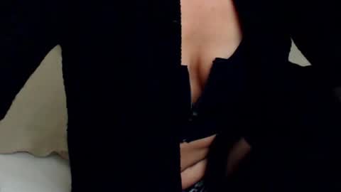 Snapshot of aylynrichard chatting on October 2025 05:08:01 AM aylynrichard online show from October 2025 05:08:01 AM