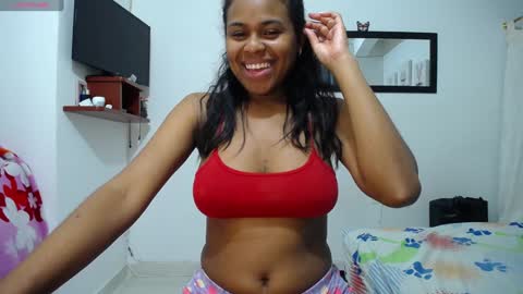 Snapshot of aynaraross1 chatting on December 2024 05:10:02 AM aynaraross1 online show from December 2024 05:10:02 AM