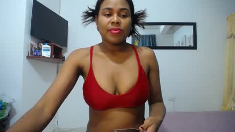 Snapshot of aynaraross1 chatting on February 2025 04:59:02 AM aynaraross1 online show from February 2025 04:59:02 AM