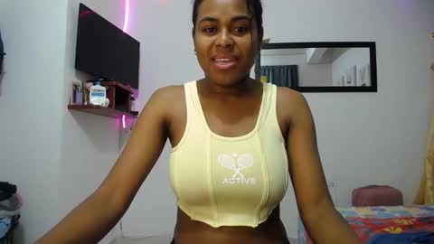 Snapshot of aynaraross1 chatting on February 2025 04:27:02 AM aynaraross1 online show from February 2025 04:27:02 AM