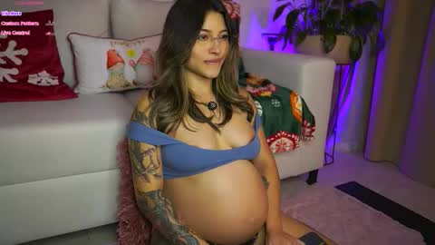 Snapshot of ayralee chatting on November 2025 01:48:01 AM Ayra L online show from November 2025 01:48:01 AM