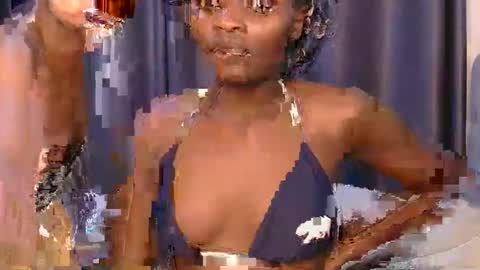 Snapshot of azalea46 chatting on October 2025 06:41:02 PM Azalea online show from October 2025 06:41:02 PM