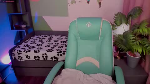 Snapshot of azaliya_haze chatting on November 2025 06:24:02 AM Azaliya online show from November 2025 06:24:02 AM