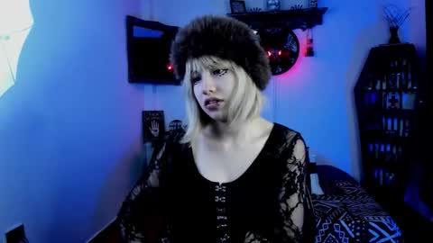 Snapshot of azu_moure chatting on October 2025 10:33:02 PM Azu Moure online show from October 2025 10:33:02 PM