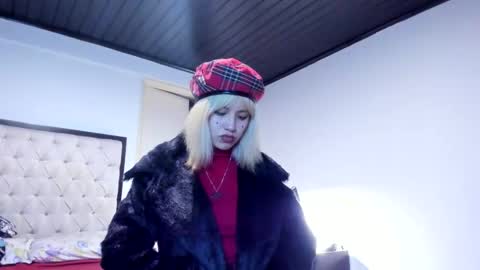 Snapshot of azu_moure chatting on October 2025 02:47:02 AM Azu Moure online show from October 2025 02:47:02 AM