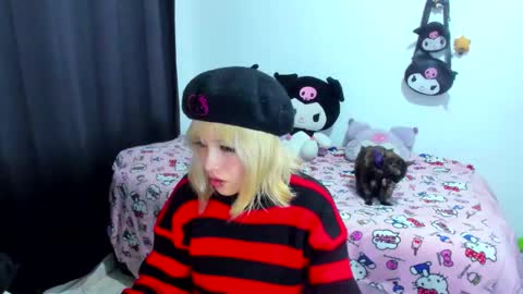 Snapshot of azu_moure chatting on October 2025 02:52:01 AM Azu Moure online show from October 2025 02:52:01 AM