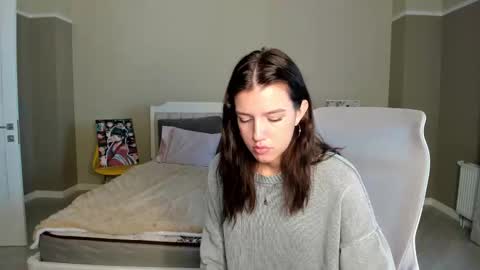 Monica online show from October 2025 01:00:02 AM