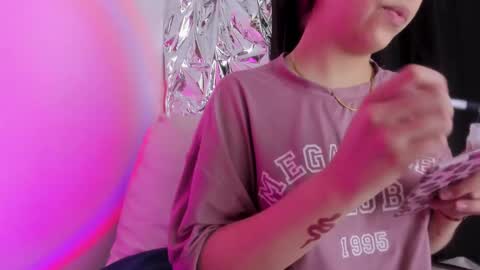 Queen B online show from October 2025 05:21:01 PM