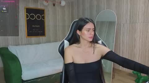 Snapshot of baby_lush_t chatting on November 2025 08:08:02 PM Bella online show from November 2025 08:08:02 PM