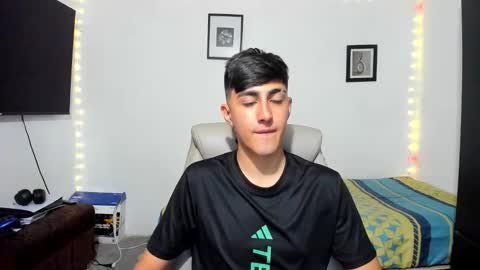 Snapshot of babymaik chatting on October 2025 05:32:01 AM babymaik online show from October 2025 05:32:01 AM