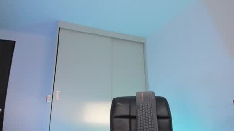    online show from October 2025 09:42:01 PM