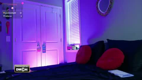 Snapshot of badbabesquirt chatting on October 2025 06:20:01 PM Alice online show from October 2025 06:20:01 PM