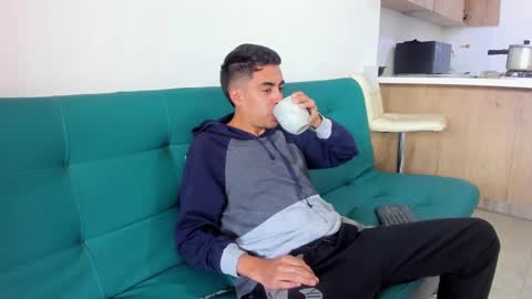 Juan Help us reach 100 likes online show from September 2025 01:16:02 PM