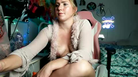 Bae Bae Blue online show from October 2025 12:57:01 AM