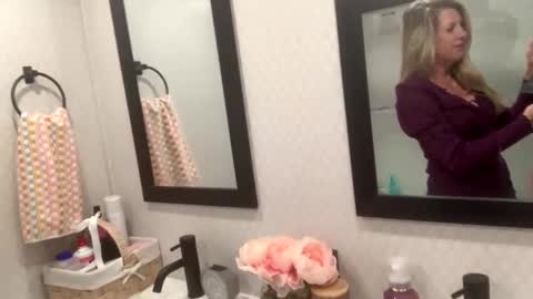 Snapshot of baingram1 chatting on January 2025 01:04:02 AM Happy Girl online show from January 2025 01:04:02 AM