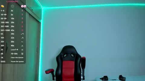 Nicolle  online show from November 2025 04:57:01 AM