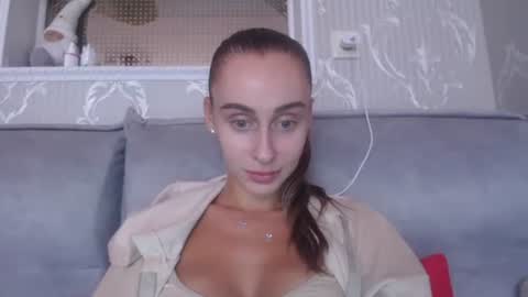 Kate online show from September 2025 09:53:01 AM