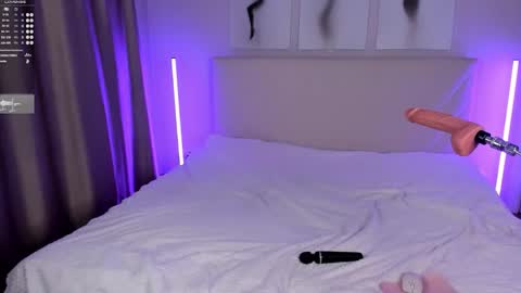 Snapshot of barbielina_ chatting on October 2025 09:23:01 PM Emma online show from October 2025 09:23:01 PM