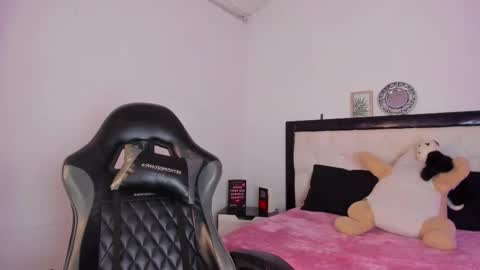 Snapshot of barbieteeen chatting on November 2025 05:57:01 PM Barbie... online show from November 2025 05:57:01 PM