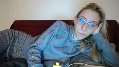 Lena online show from February 2025 07:49:01 PM