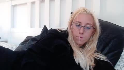 Lena online show from September 2025 04:07:02 PM