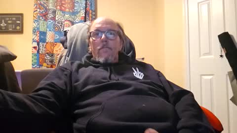 Snapshot of bassman966 chatting on November 2025 02:43:02 AM bassman966 online show from November 2025 02:43:02 AM