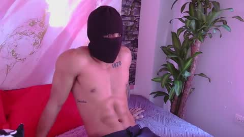batmanhot7 online show from September 2025 02:27:01 PM