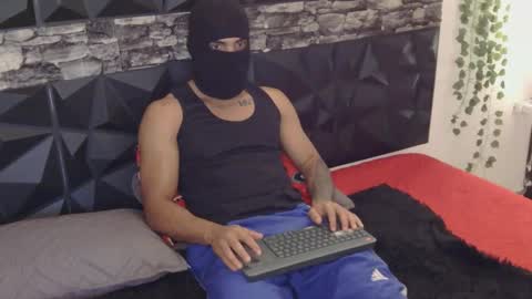 batmanhot7 online show from September 2025 07:37:02 PM