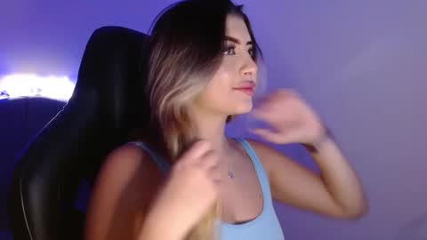 Snapshot of bay_babe chatting on January 2025 04:36:01 AM bay_babe online show from January 2025 04:36:01 AM