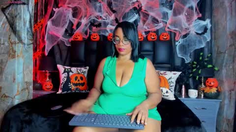 Snapshot of bbwlatina01 chatting on October 2025 12:06:01 PM Bbwlatina01 online show from October 2025 12:06:01 PM