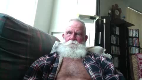 beardbushy online show from September 2025 04:40:01 PM