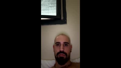 Snapshot of beardedbaldy_09 chatting on October 2025 12:35:01 PM Ask me online show from October 2025 12:35:01 PM