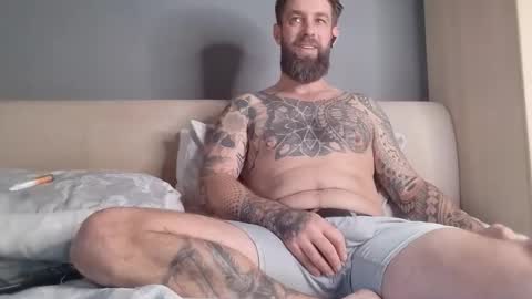 Snapshot of beardedtattedguy chatting on November 2025 10:28:02 AM beardedtattedguy online show from November 2025 10:28:02 AM