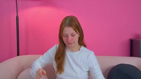 Snapshot of beatricebinoche chatting on November 2025 07:18:02 PM Beatrice online show from November 2025 07:18:02 PM