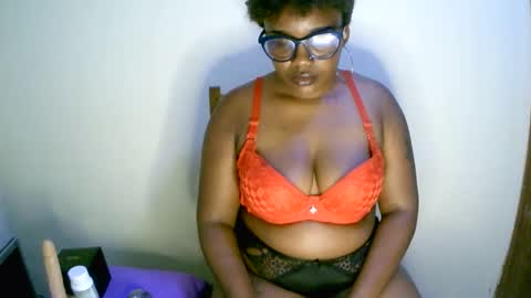 Snapshot of beautifulpeach2 chatting on January 2025 07:32:01 PM beautifulpeach2 online show from January 2025 07:32:01 PM