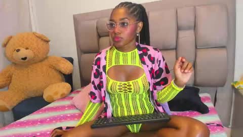 beauty_luci online show from October 2025 09:56:01 PM
