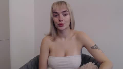 POLLY online show from October 2025 09:40:02 AM