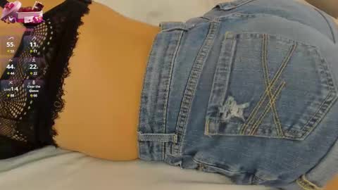 Snapshot of beautyari_ chatting on February 2025 03:27:01 PM Ariana Reyes online show from February 2025 03:27:01 PM