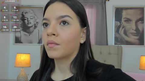 Snapshot of beautyari_ chatting on October 2025 12:25:01 PM Ariana Reyes online show from October 2025 12:25:01 PM