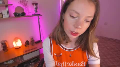 Eliise online show from February 2025 03:01:02 PM