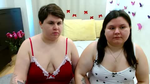 Snapshot of beckyandellen chatting on October 2025 09:20:01 AM BeckyAndEllen online show from October 2025 09:20:01 AM