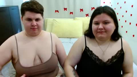 Snapshot of beckyandellen chatting on October 2025 09:57:01 AM BeckyAndEllen online show from October 2025 09:57:01 AM