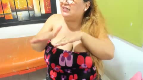 beckyummys online show from December 2024 05:54:02 PM