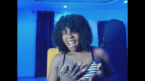 bee_baby1 online show from November 2025 11:26:02 PM