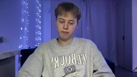 Snapshot of beeb0y chatting on October 2025 03:44:02 PM beeb0y online show from October 2025 03:44:02 PM