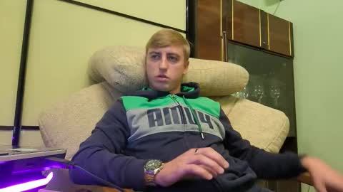 Snapshot of behindclosedeyes chatting on October 2025 03:47:02 PM Igor online show from October 2025 03:47:02 PM