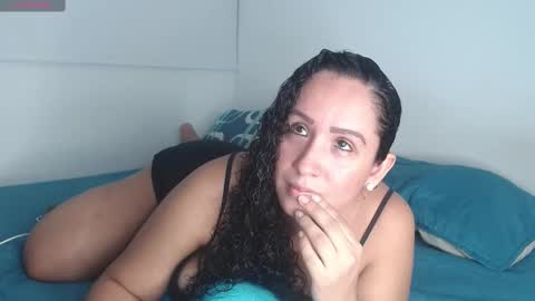 hadid online show from November 2025 12:02:01 AM