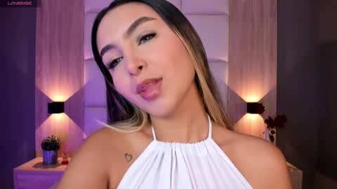 Bella cam online show from September 2025 07:30:02 PM